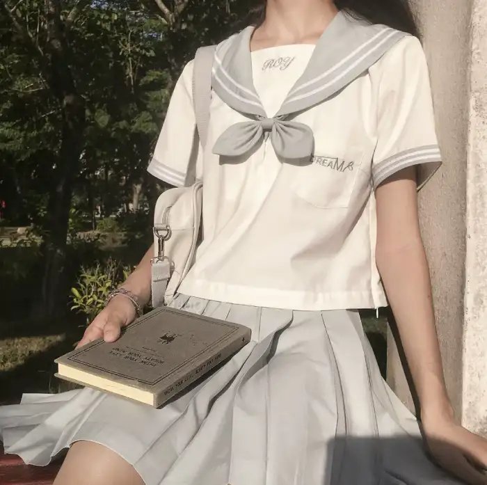 群莺乱飞